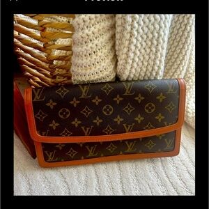 AUTHENTIC LOUIS VUITTON “VINTAGE” CLUTCH